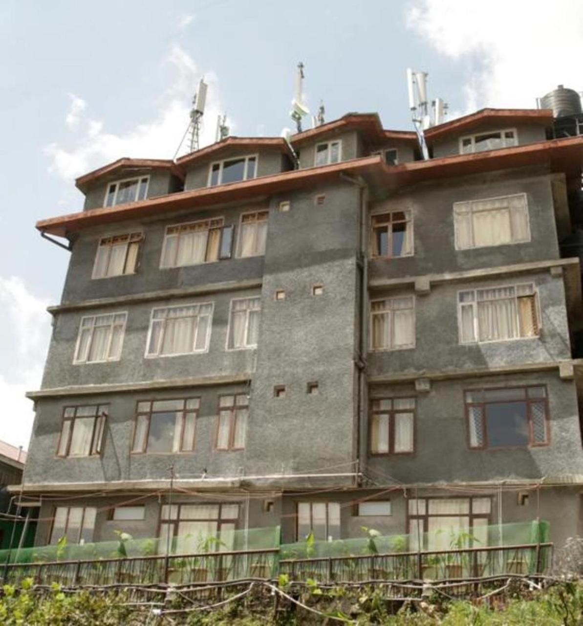 Harmony Purple Mall Road Hotel Shimla Zewnętrze zdjęcie